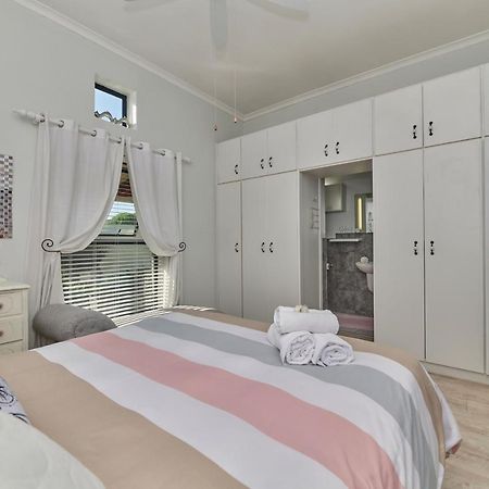 Fraai Uitzicht Struisbaai Apartment Luaran gambar