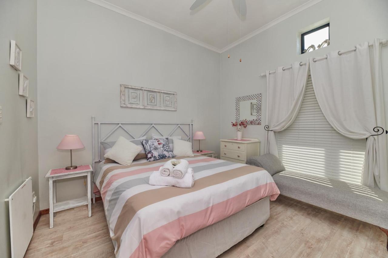 Fraai Uitzicht Struisbaai Apartment Luaran gambar