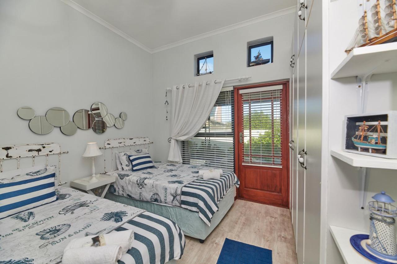 Fraai Uitzicht Struisbaai Apartment Luaran gambar